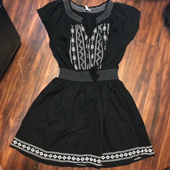 Forever 21 Dresses & Skirts - Black Dress